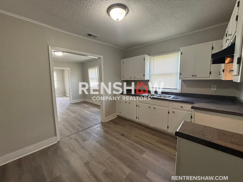 Memphis House: 3076 Harvester Ln E