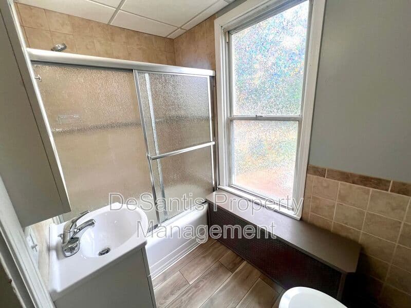 Ingram Condo: 1632 E Steuben Street