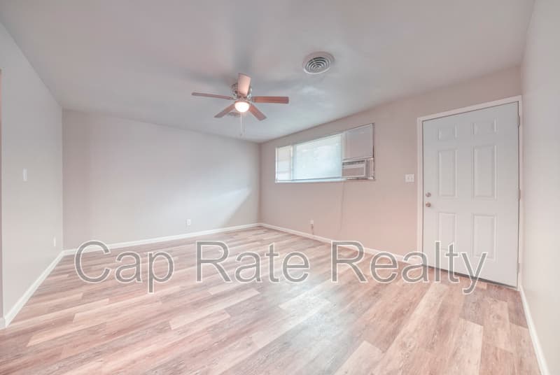 Columbus House: 3738 Arkwood Ct
