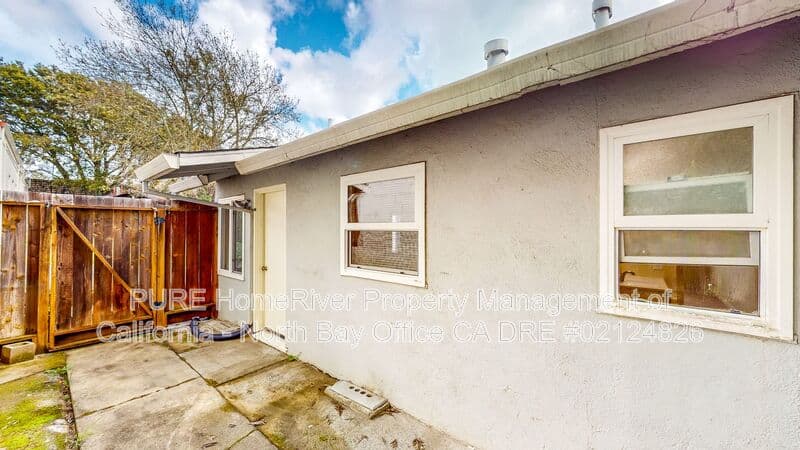 Santa Rosa House: 4942 Sonoma Hwy