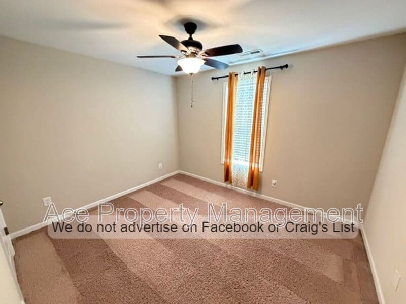 Fayetteville House: 2350 Spinning Wheel Road