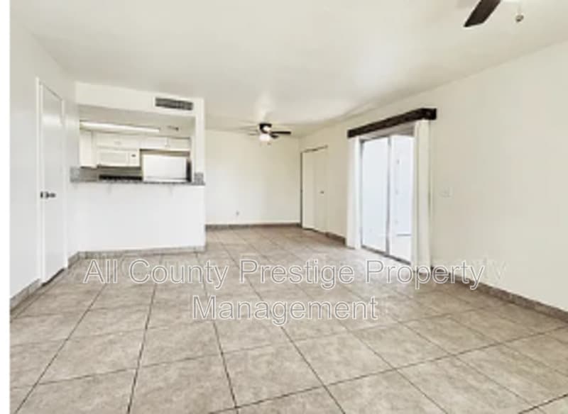 Glendale Townhome: 7524 N 47th Dr.