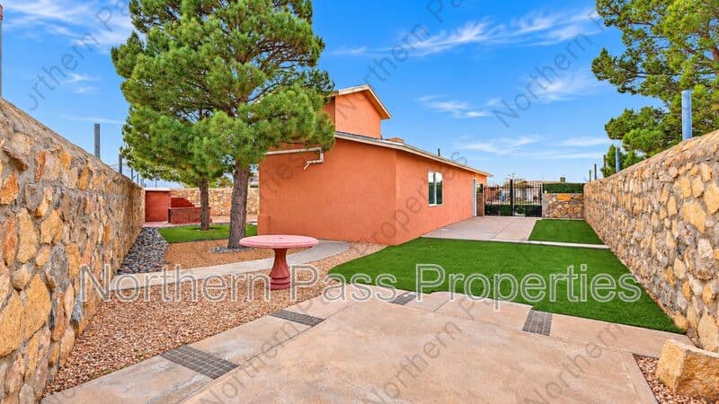 El Paso House: 6236 Antelope