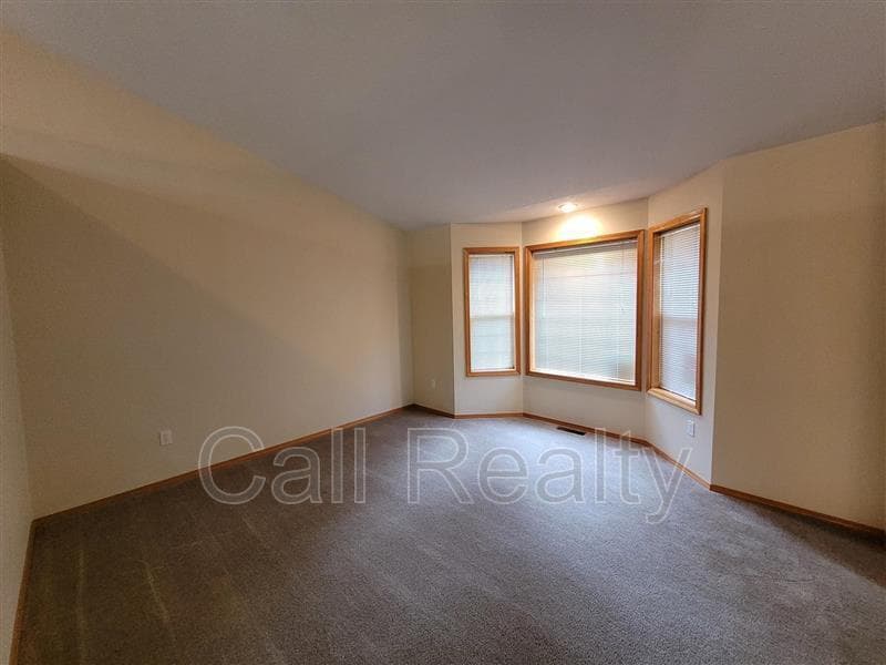 Spokane House: 4720 S Pender Ln