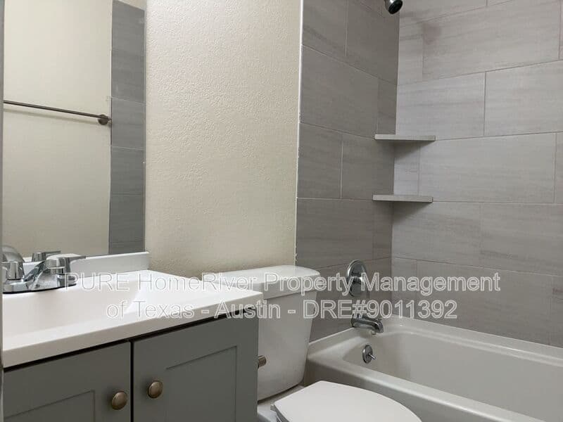 Round Rock Condo: 418 Parkhill Cv