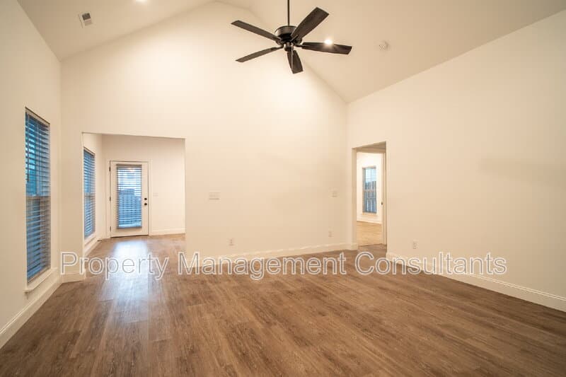 Harvest House: 1033 Highgrove Heights Northwest