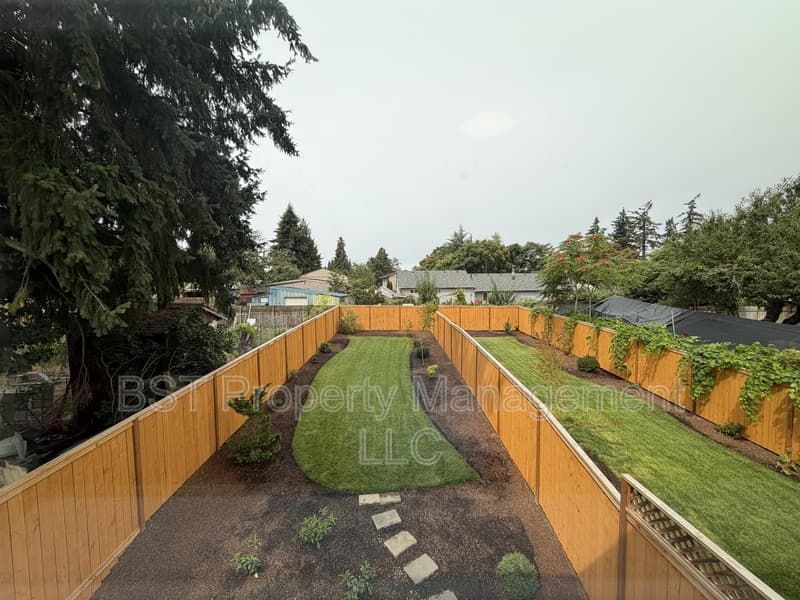Keizer Townhome: 4035 Filbert St NE, Keizer, OR 97303