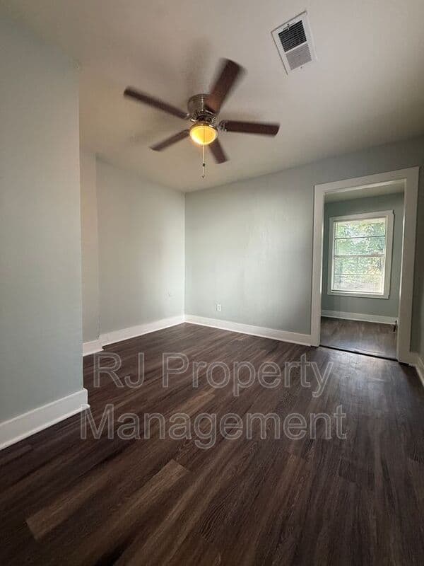 Memphis House: 253 Silverage Ave