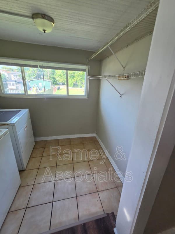 Louisville House: 4106 S 2nd Street