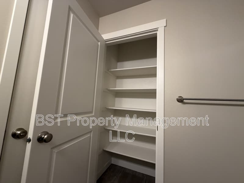 Keizer Townhome: 4035 Filbert St NE, Keizer, OR 97303