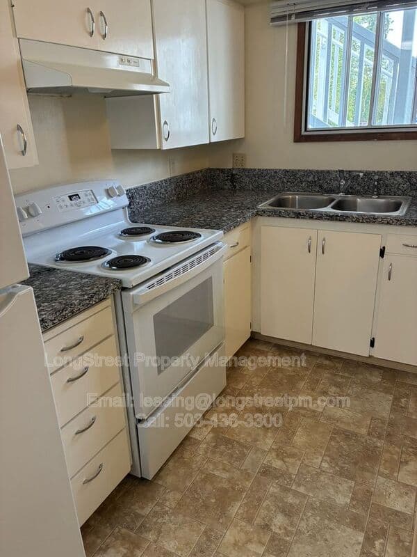 Corvallis Apartment: 1250 SW E Ave