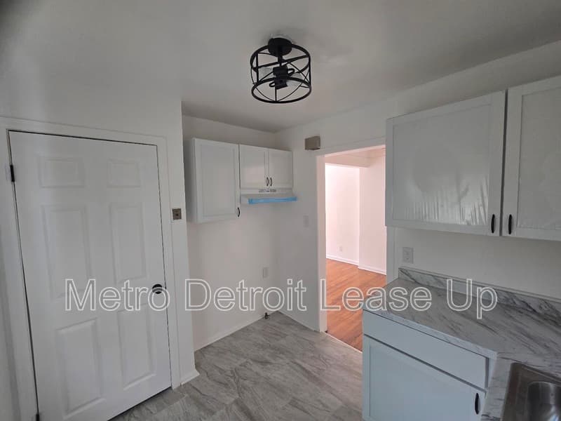 Detroit House: 15734 Meyers Road
