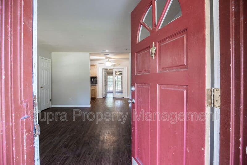 Jacksonville House: 6722 Frye Ave