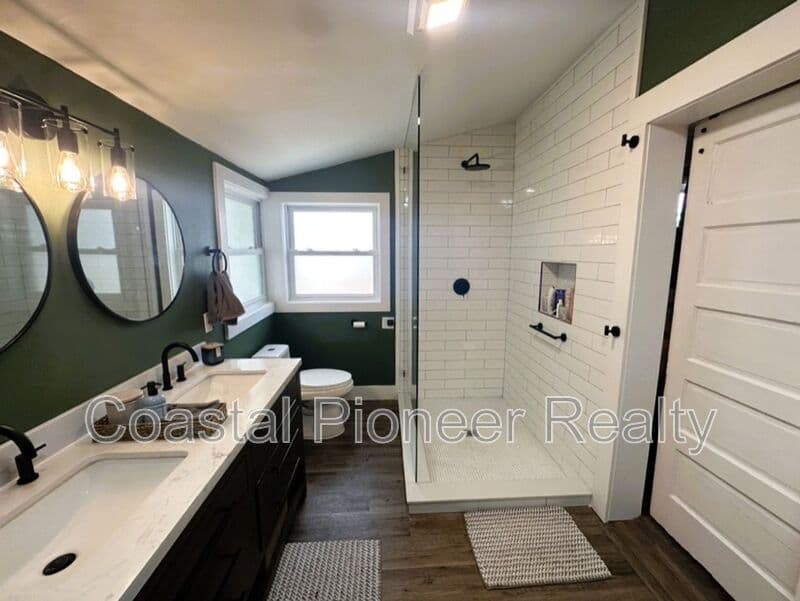 Tampa House: 115 W Plymouth St