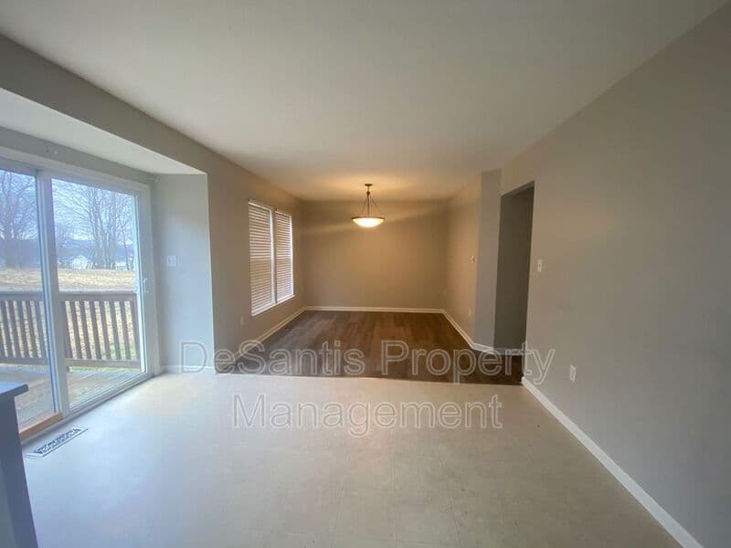 Mars Townhome: 640 Village Green Blvd East