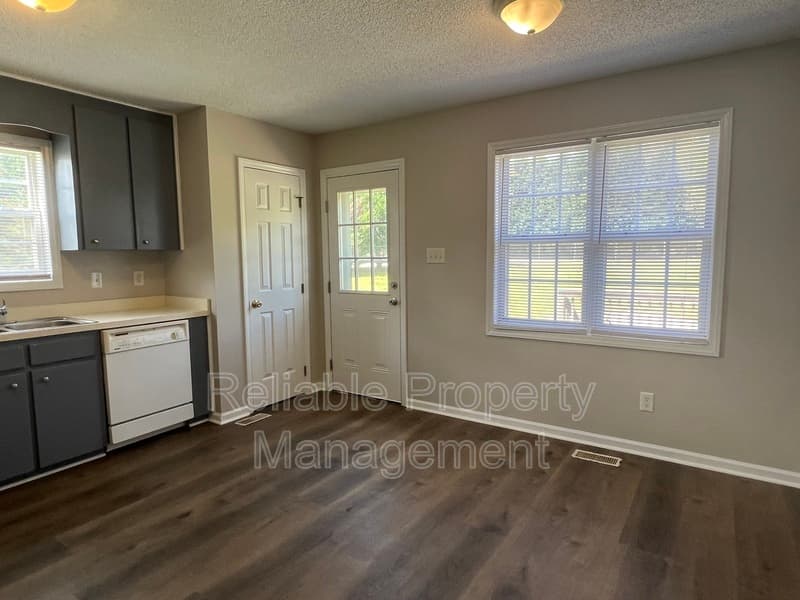 Smithfield House: 156 Yellow Stone Lane