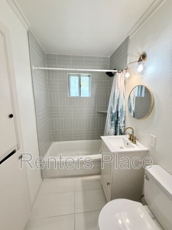 Sapulpa House: 2214 S Poplar St