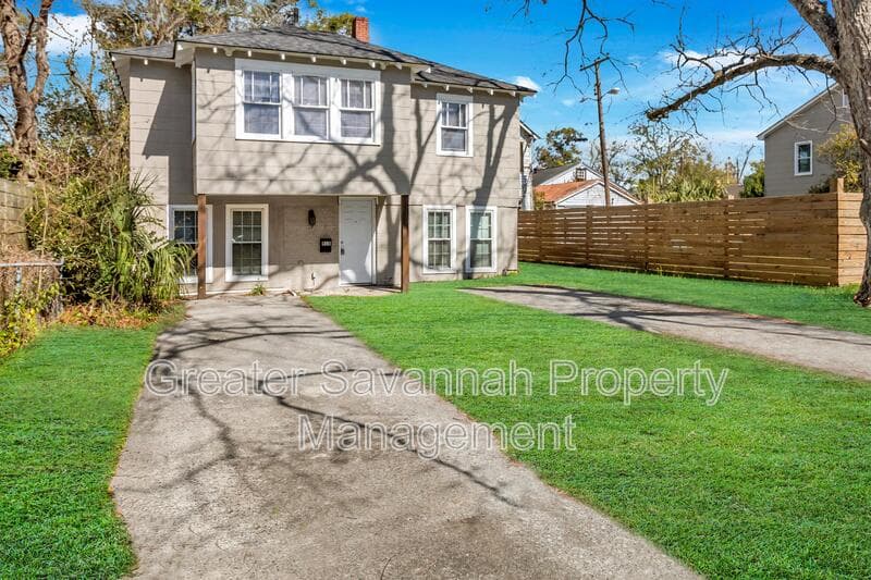 Savannah House: 916 East 35th Street