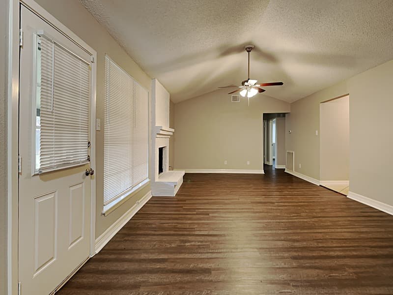 Humble House: 6907 Foxside Ln