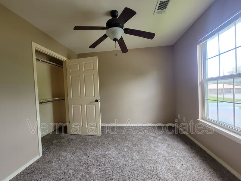 Centerton Townhome: 192 Fair St