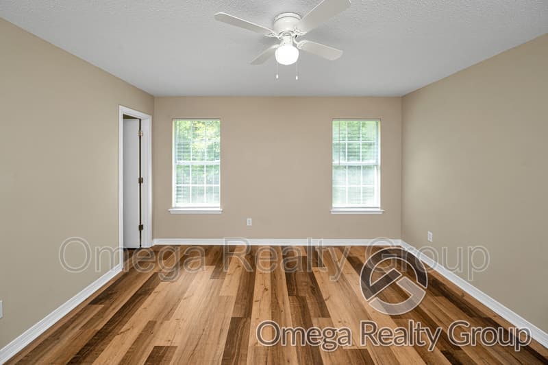 Mobile House: 3020 Barlett Dr
