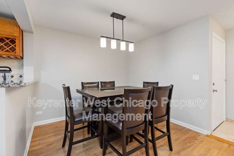 Rolling Meadows House: 2930 Northampton Dr
