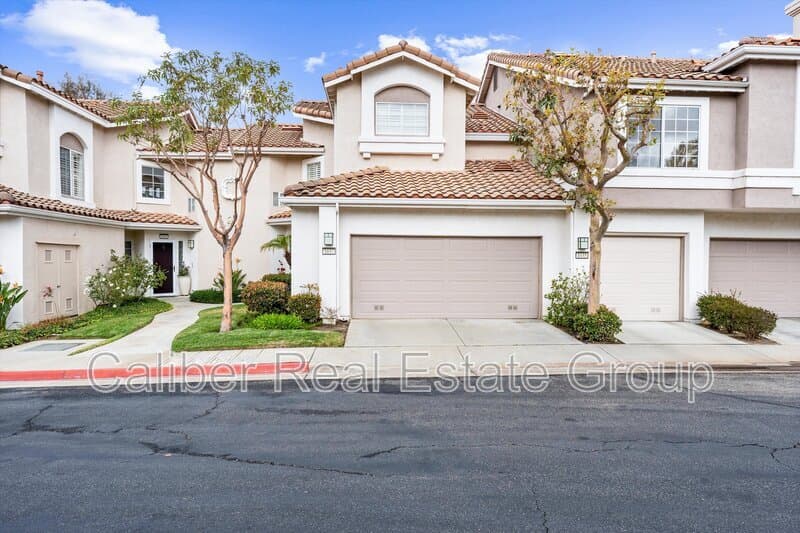 Anaheim Townhome: 1037 S Daybreak Ct