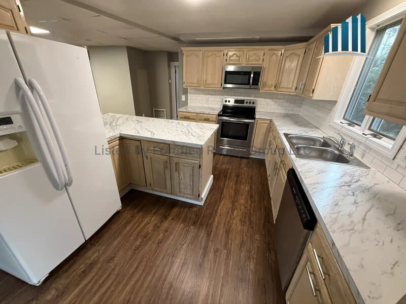 Fall River Condo: 200 County St