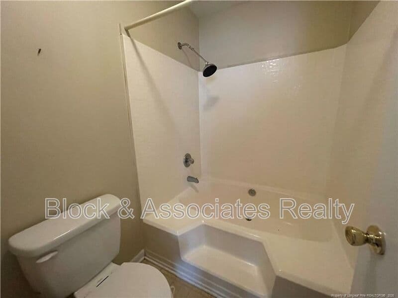 FAYETTEVILLE Condo: 1000 WOOD CREEK DR