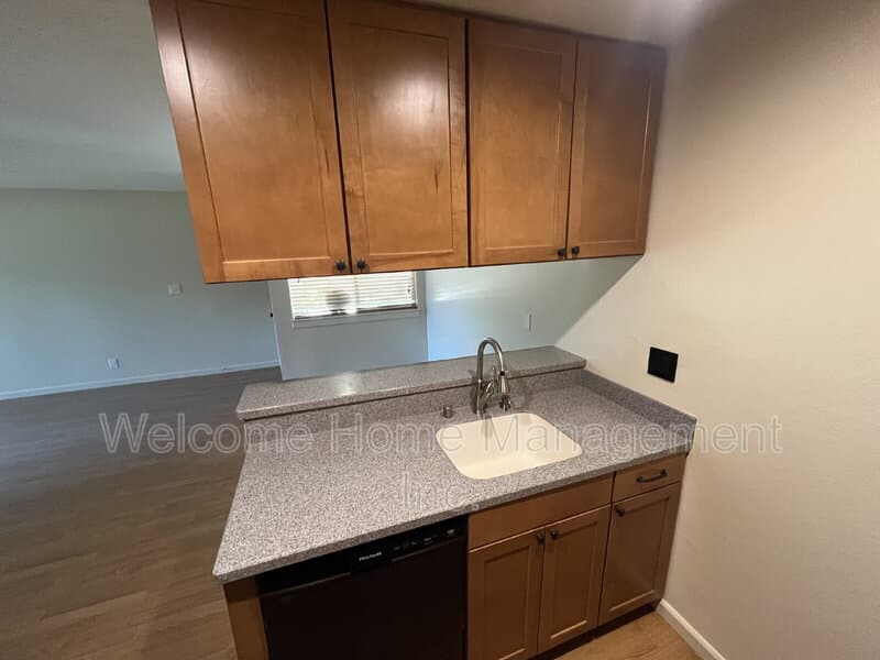 Concord House: 5460 Concord Blvd