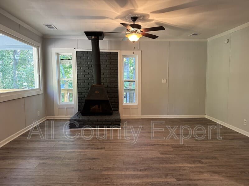 Flowery Branch House: 6525 Bermuda Lane
