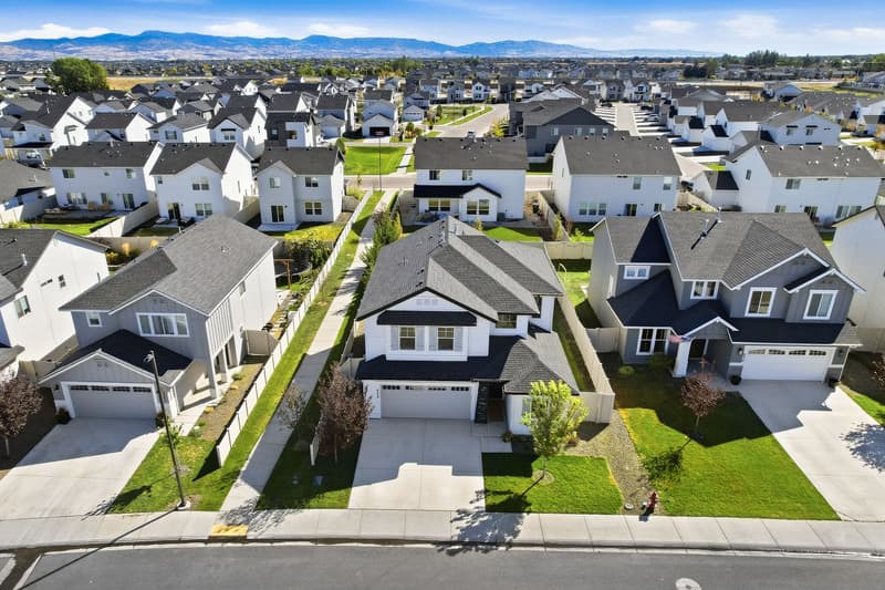 Meridian House: 4328 North Pale Creek Avenue