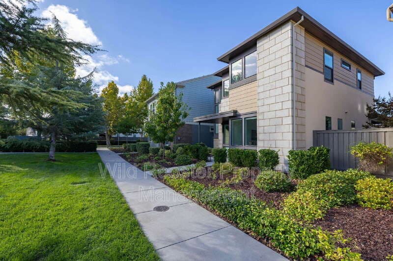 Sacramento House: 3500 Forney Way