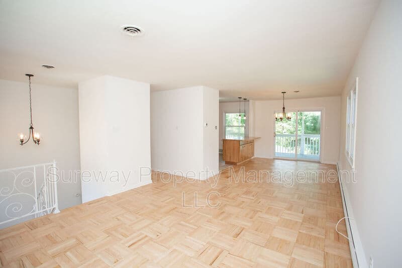 Cherry Hill House: 455 Chapel Ave E