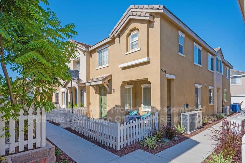 Chula Vista House: 1435 Claude Lane