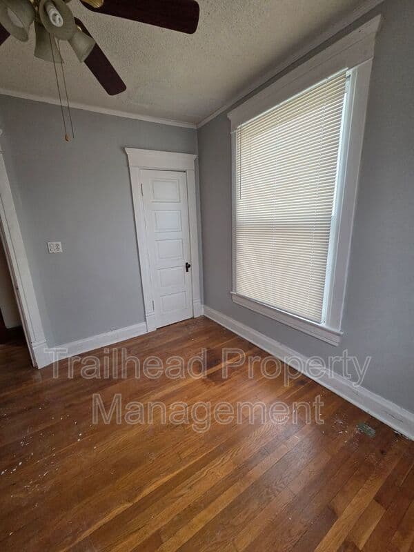 Kansas City House: 219 N Monroe