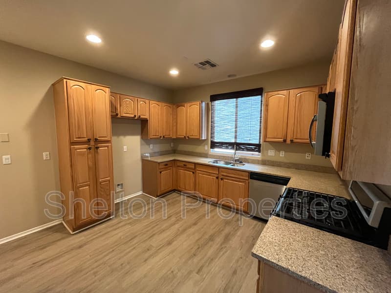 Buckeye House: 2958 N Clanton St
