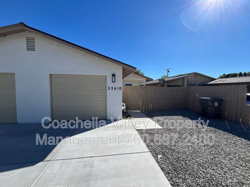 Cathedral City House: 32610 Pueblo Trl