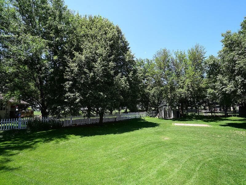 Grand Island House: 820 Redwood Road