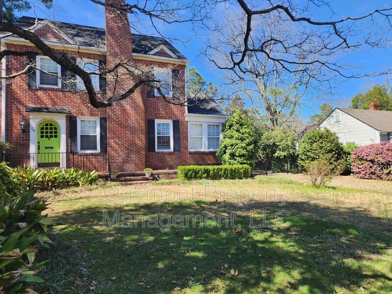 Fayetteville House: 105 Peachtree Street