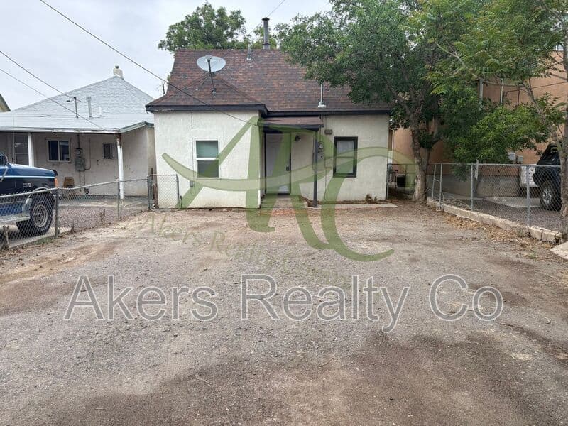 Pueblo House: 1610 W 18th St