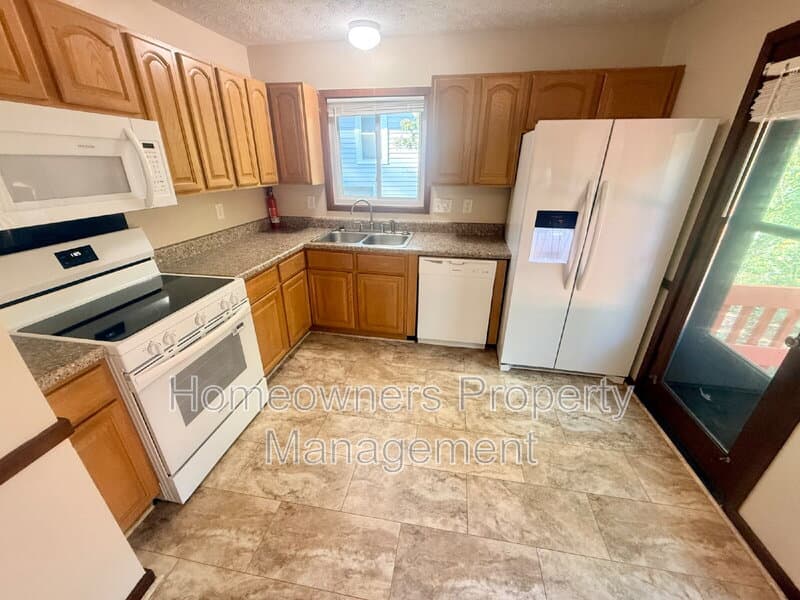 Fayetteville House: 4436 Briton Circle