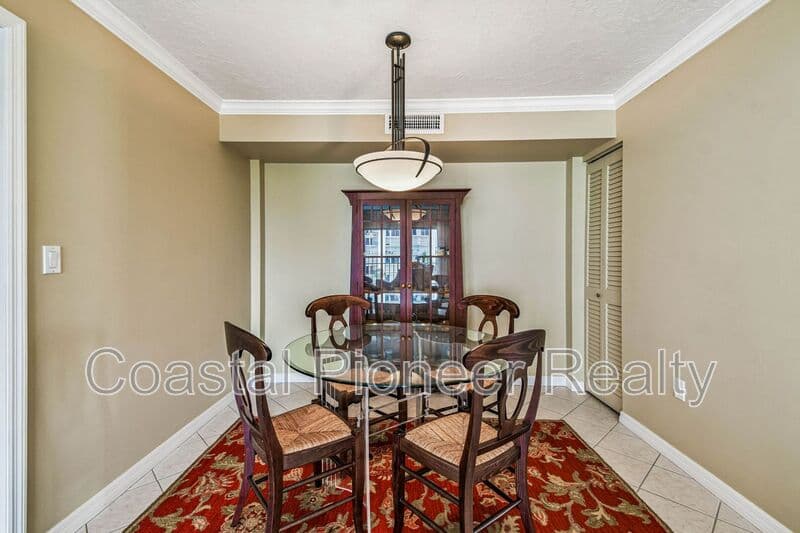 Sarasota Condo: 101 Benjamin Franklin Dr