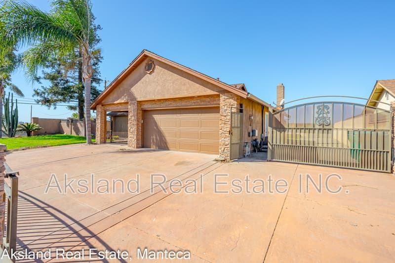 Manteca House: 14909 Pueblo Drive
