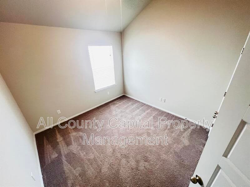Georgetown House: 201 Oakstone Dr