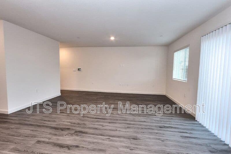 Roseville House: 2049 Shady Tree Circle