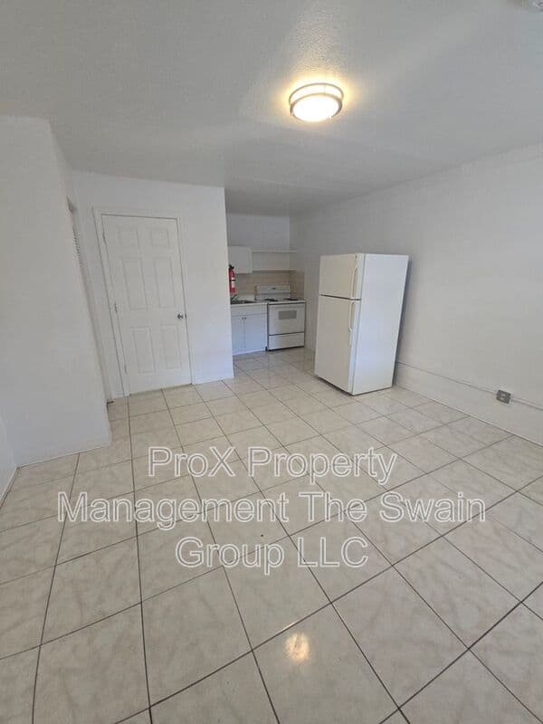 Dundee Condo: 218 Florida Ave