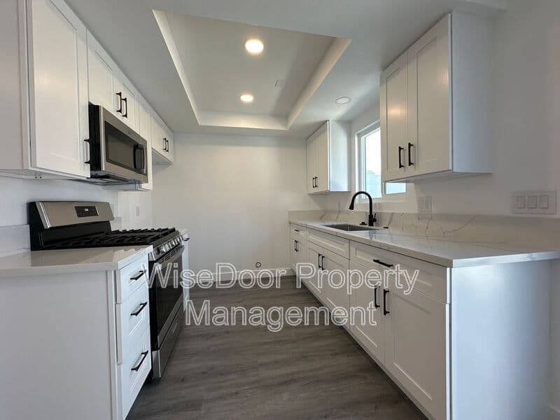 Santa Ana Condo: 810 S Flower St.