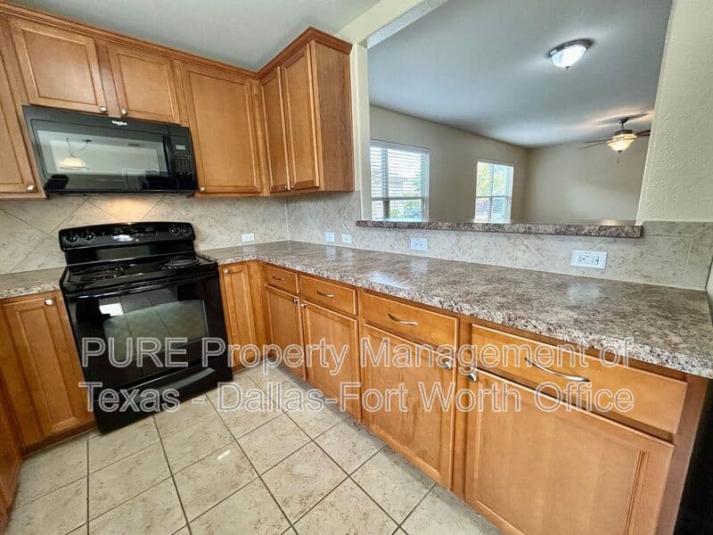 Haslet House: 809 San Miguel Trl