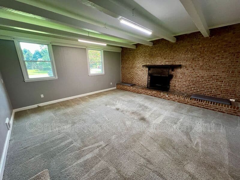 Spartanburg House: 104 Madison Circle